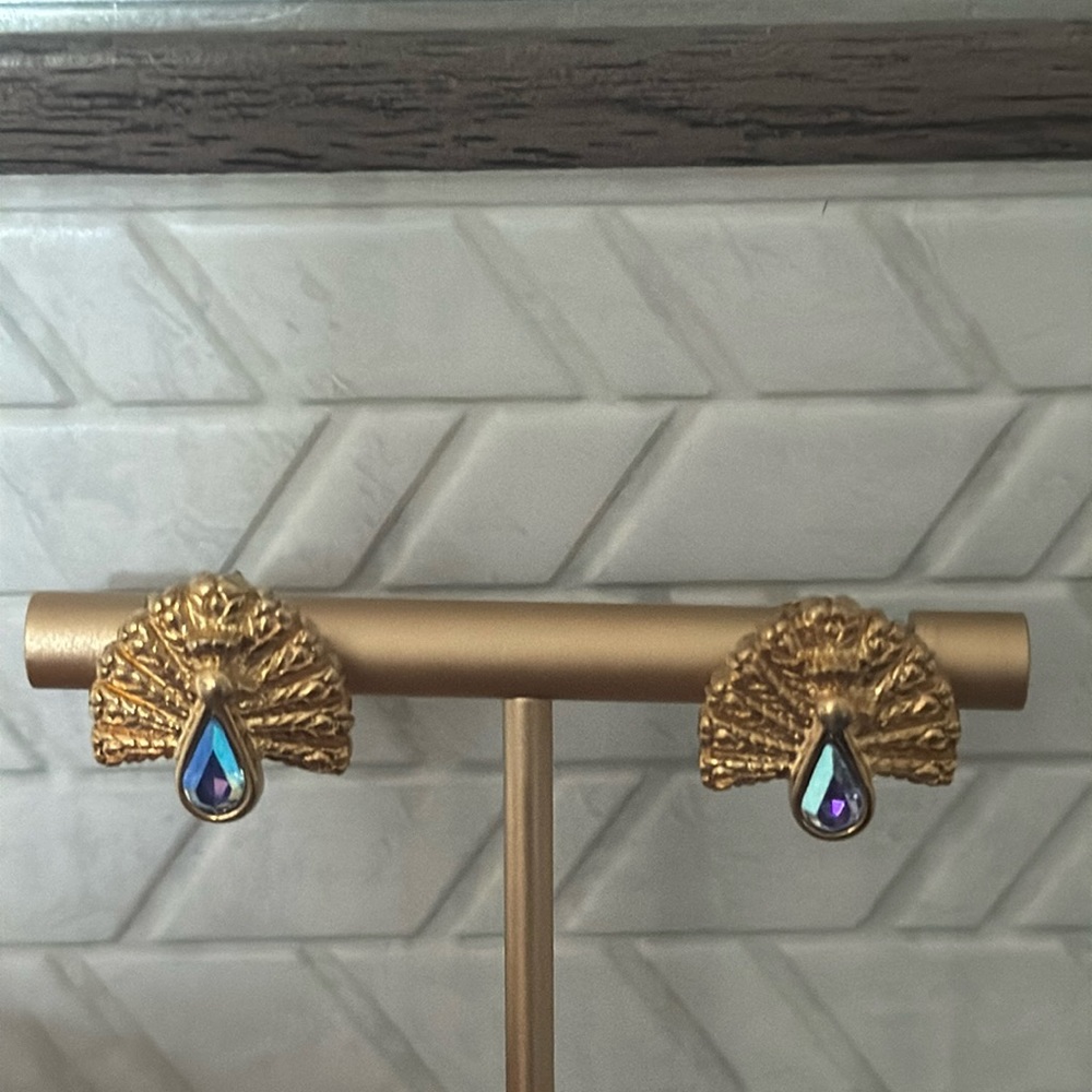 Beautiful Avon Vintage Peacock Gold Earrings